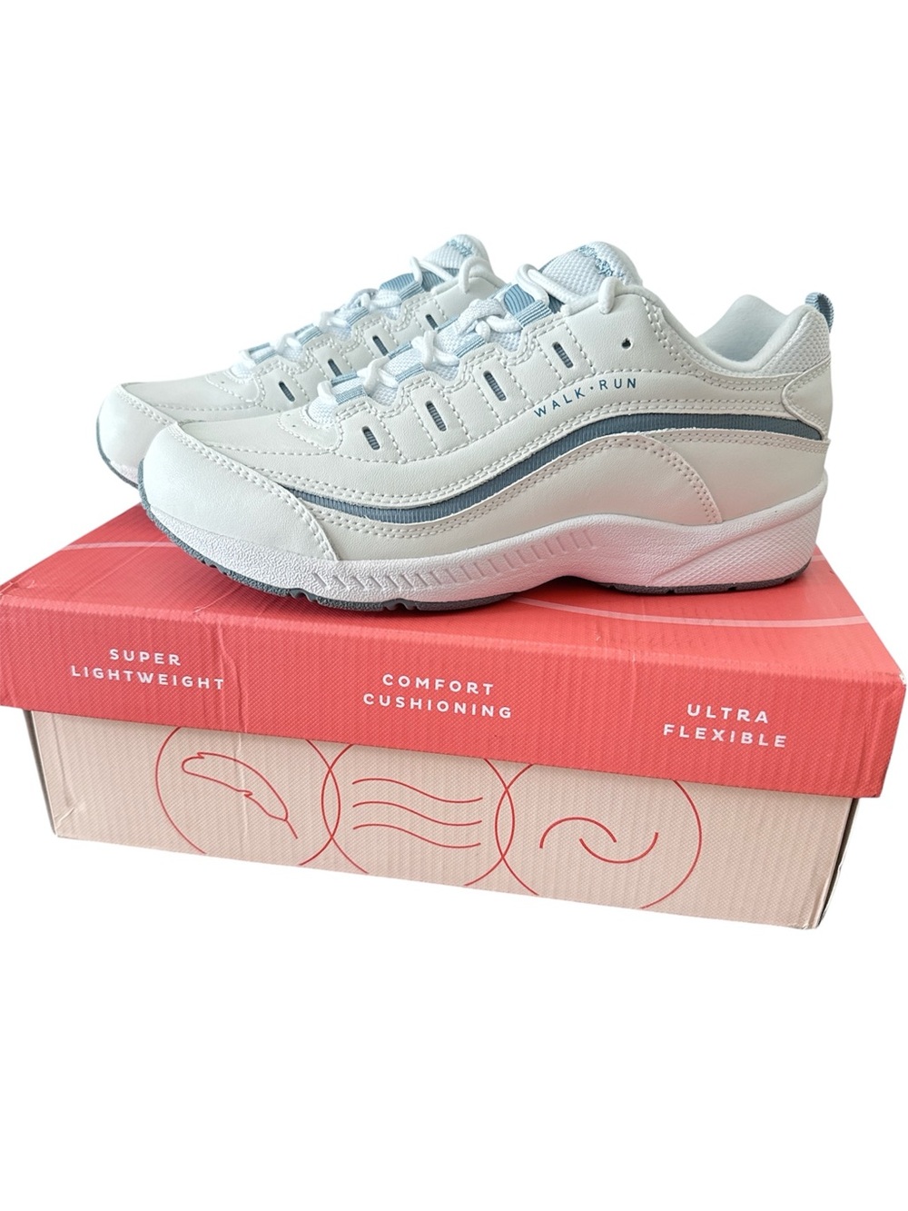 Easy Spirit Roadrun Sneaker.
Women’s Size 6 
New in box